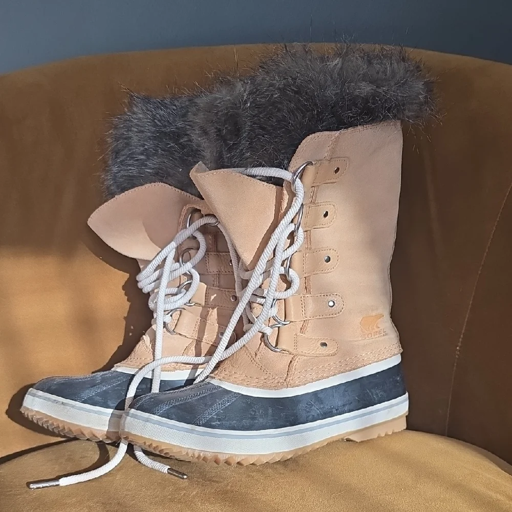 Sorel Women's Tan and Black Winter Boots - Picture 3 of 4